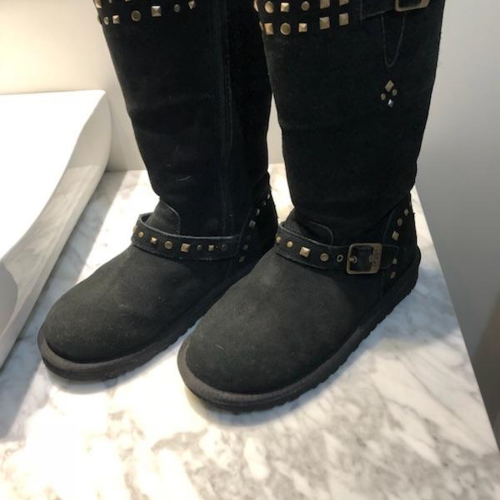 Black uggs